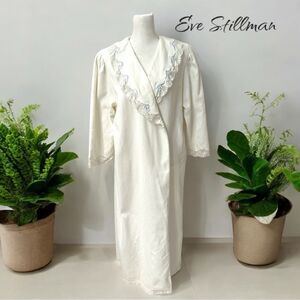 Vintage Eve Stillman Elegant White and Blue Robe for Intimates and Sleepwear